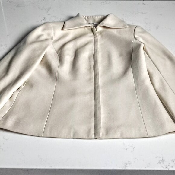 Zi Rui Cream Zip Front Blazer - Picture 3 of 7
